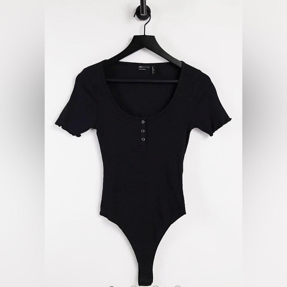 ASOS DESIGN Womens petites short sleeve snaps front bodysuit in black - Picture 2 of 7